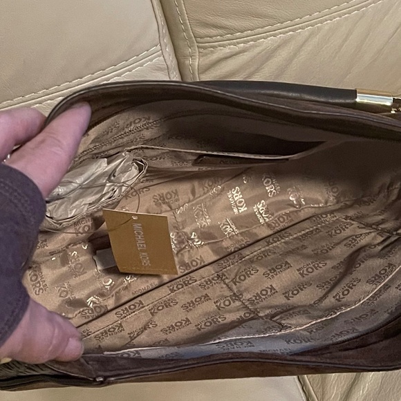 Michael Kors Stanthorpe Shoulder Bag - Picture 6 of 7